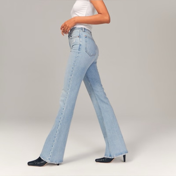 Abercrombie & Fitch Curve Love Ultra High Rise Flare Jean - Picture 4 of 9